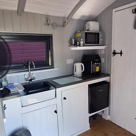 Pen-Rhos Luxury Glamping "Cuckoo'S Nest"-3